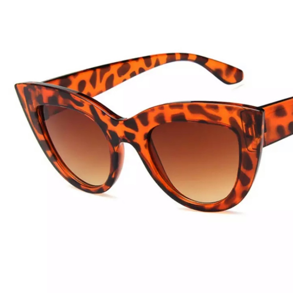 🆕 CeCe Retro Cat Eye Shades